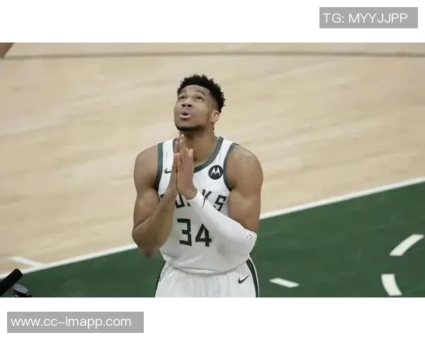 克莱赞弗拉格勇敢挑战字母哥展现无畏精神令人钦佩