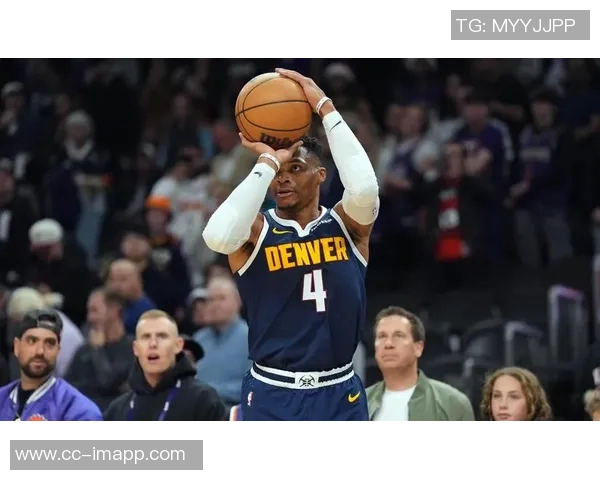 热火队远程轰炸三分球表现出色八名球员共同贡献19记三分球