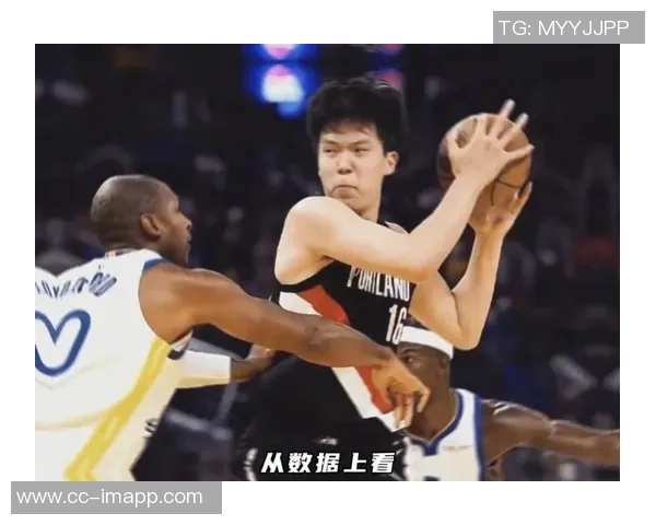 杨瀚森防守表现不佳面对挡拆和波斯特三分显得犹豫不决