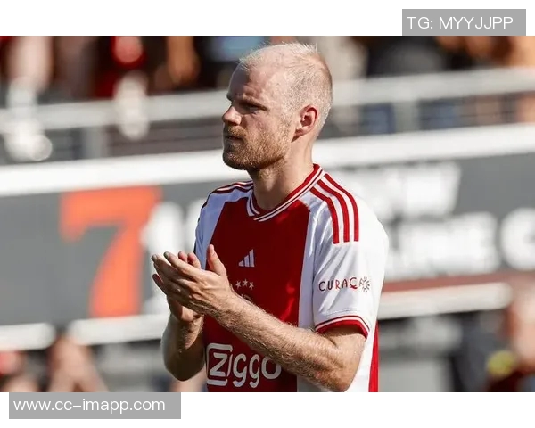 阿贾克斯中场克拉森庆祝进球时意外受伤队友撞击引发关注 阿贾克斯中场克拉森庆祝进球时意外受伤队友撞击引发关注